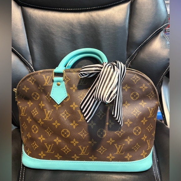 Customized Louis Vuitton. Great vintage condition. Customized Tiffany Blue - Picture 1 of 1